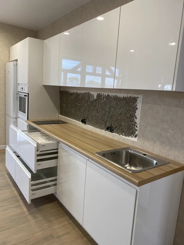 Белый кухонный гарнитур-Кухня МДФ в эмали «Модель 570»-фото2